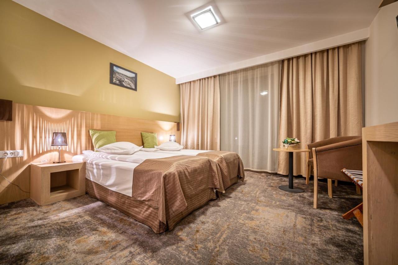 Hotel Escalade ポイアナ・ブラショフ エクステリア 写真