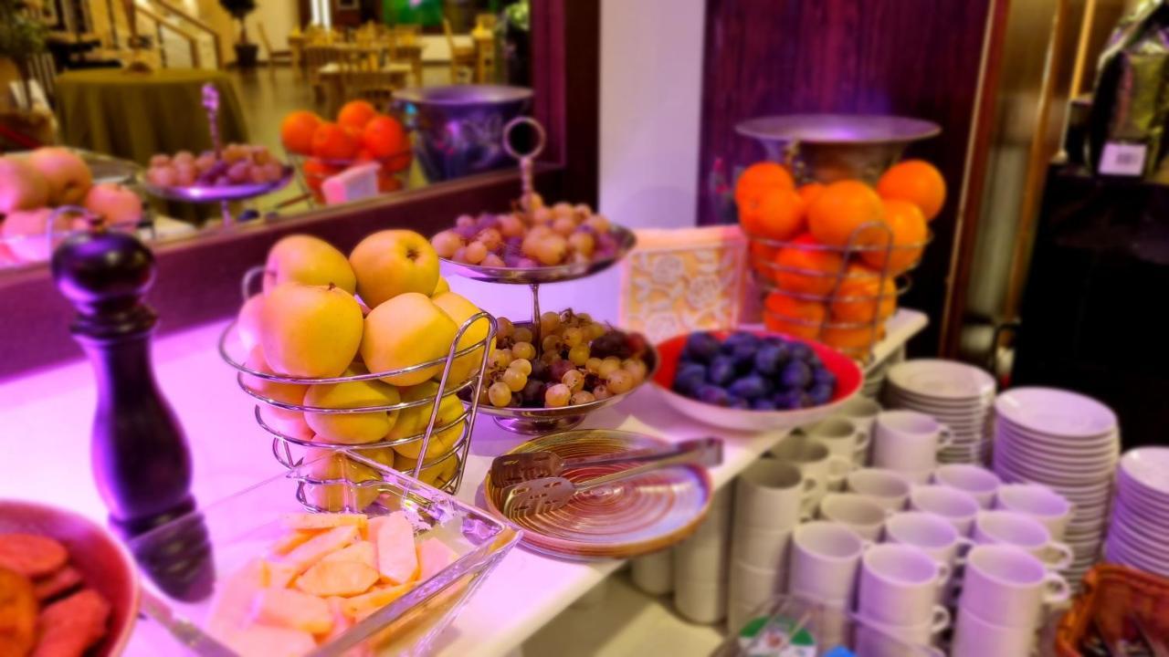 Hotel Escalade ポイアナ・ブラショフ エクステリア 写真