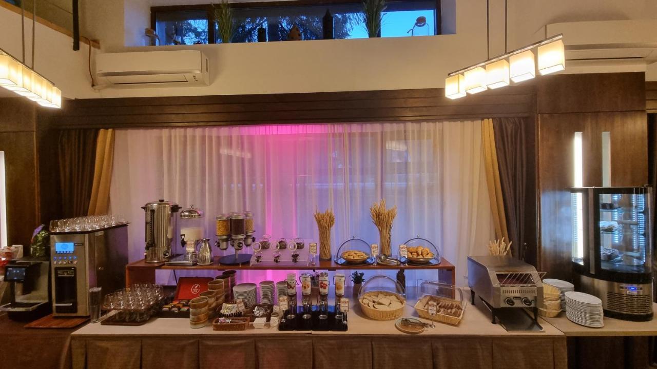 Hotel Escalade ポイアナ・ブラショフ エクステリア 写真